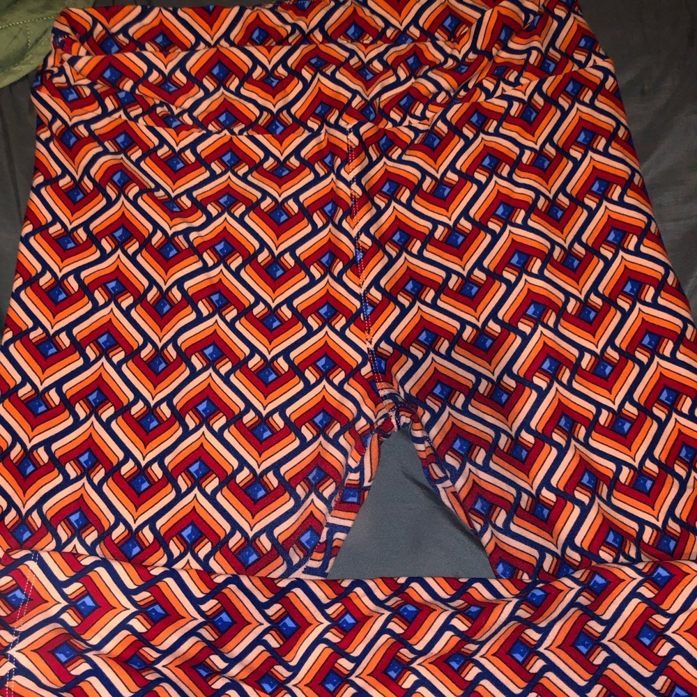 Lularoe TC leggings slight thigh wear